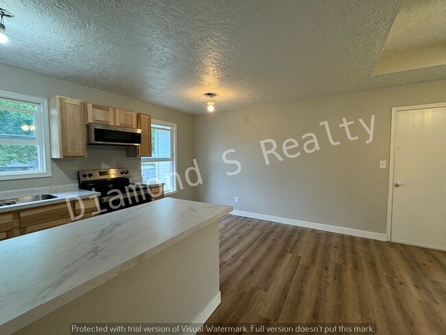 Building Photo - Charming 3 Bedroom Home - Wanda Gray/Chero...