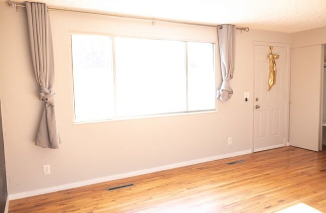 Building Photo - 2162 Jackson Ave