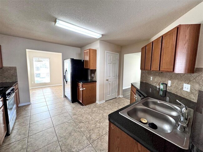Building Photo - 5042 Ivy Fair Way