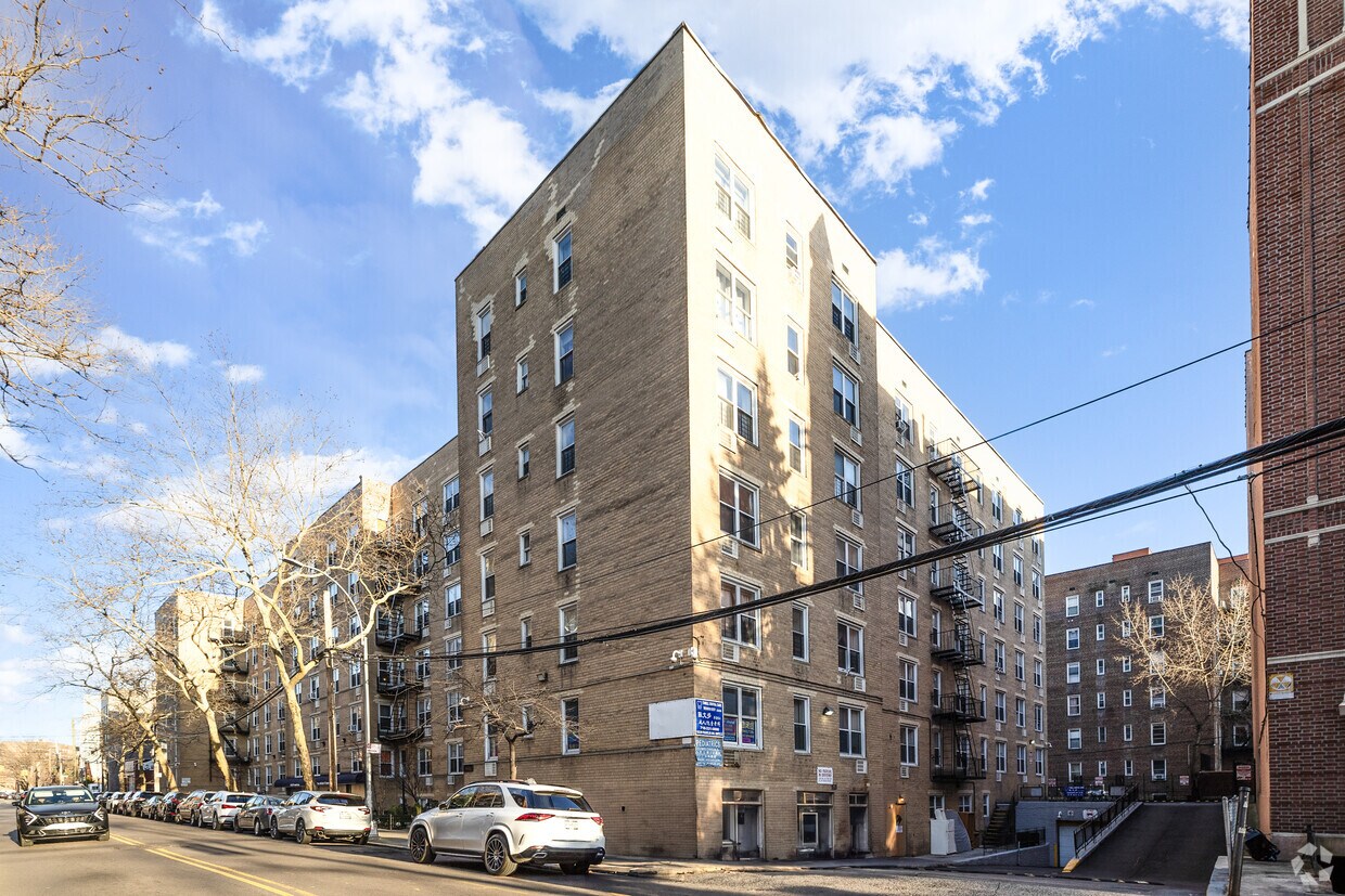 Primary Photo - 142-20 Franklin Ave