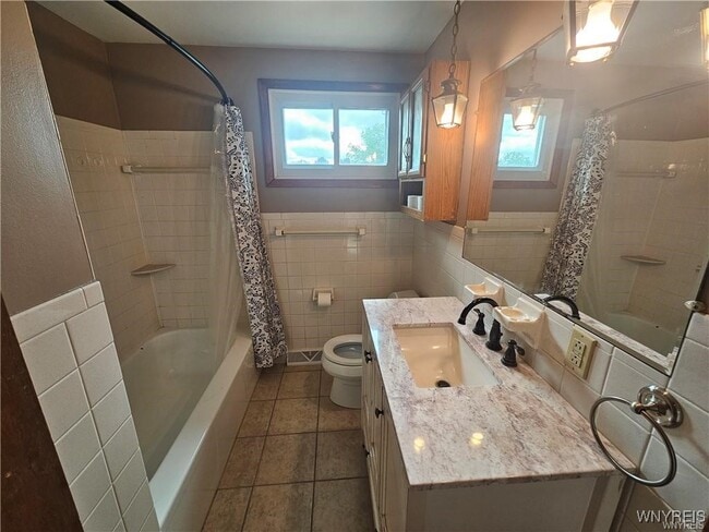 Building Photo - 70 Theresa Dr