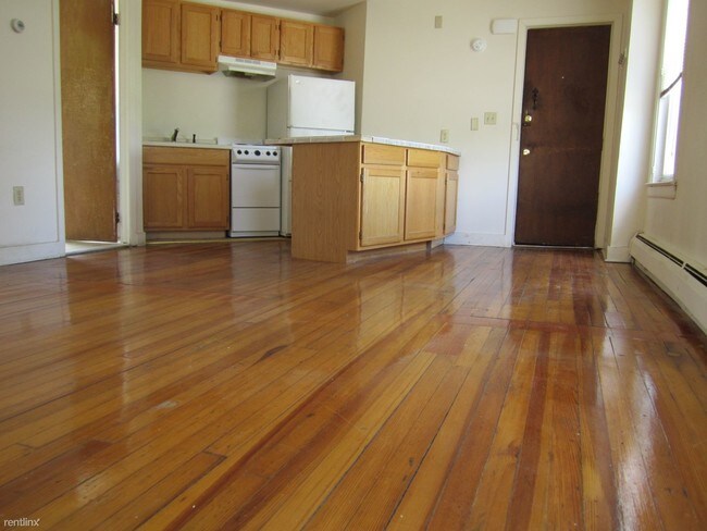Building Photo - 1 br, 1 bath  - 4 Wall St Apt #2
