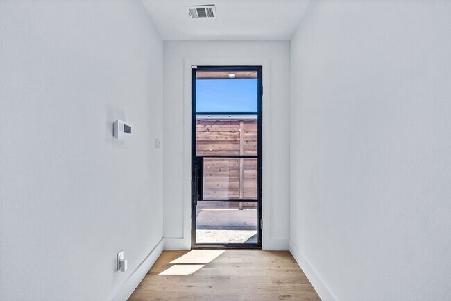 Foto del edificio - 410 Avenue L