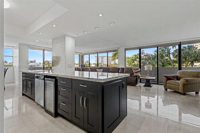 Building Photo - 2017 S Ocean Dr