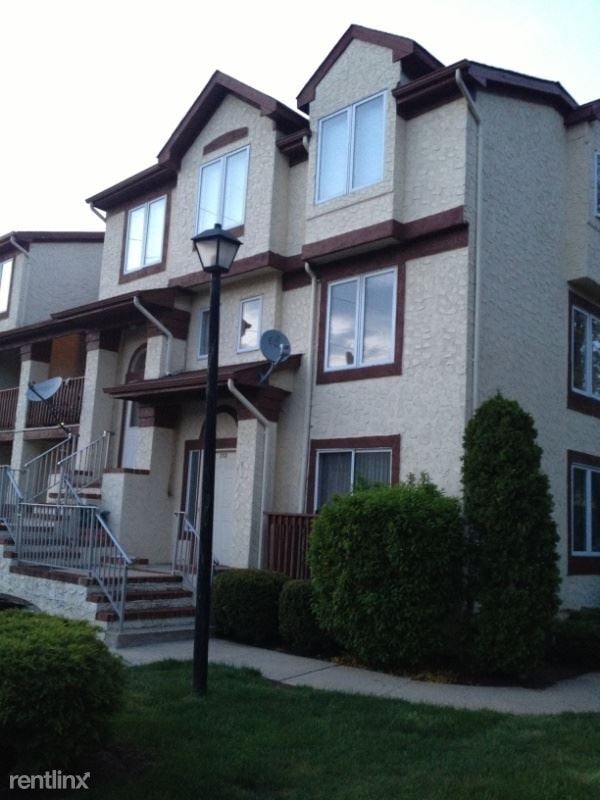 Primary Photo - 2 br, 2.5 bath Townhome - 105 Michaels Ct