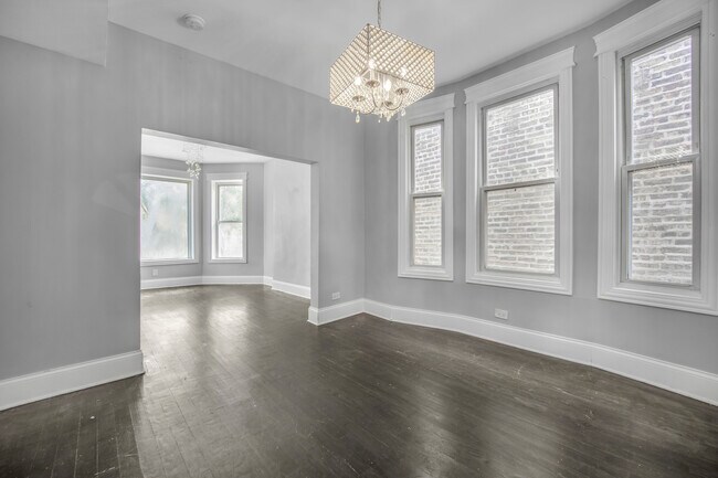 Foto del edificio - 4810 S Langley Ave