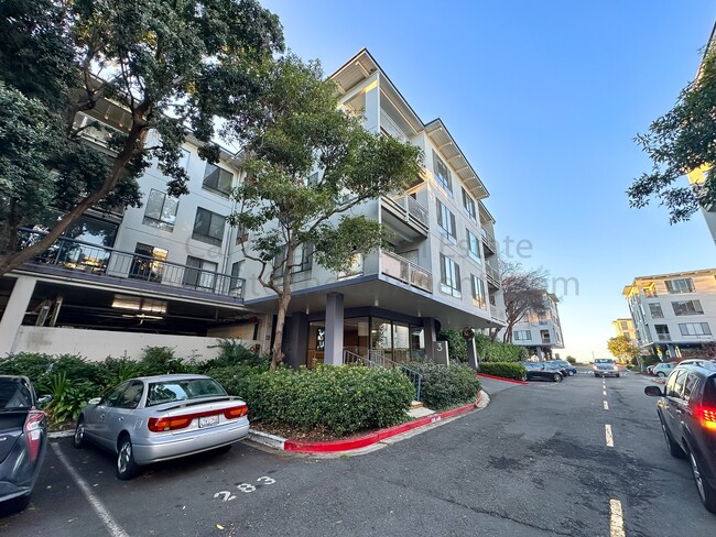 Photo - 3 Admiral Dr (Emeryville, CA) Townhome