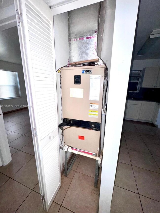 Building Photo - 14140 NE 2nd Ct