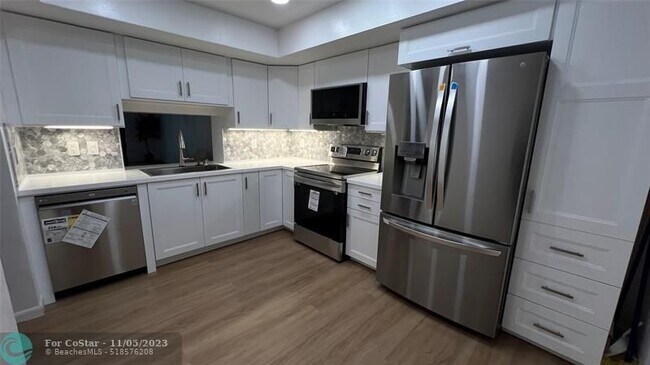 Foto del edificio - 16091 Blatt Blvd