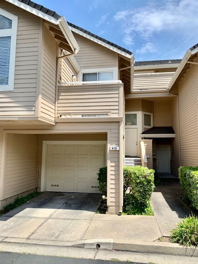 Primary Photo - Wonderful 2 bed 2 bath Condo in Hercules -...