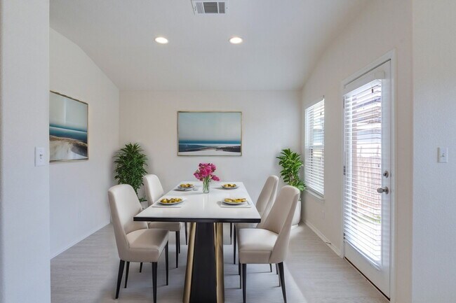 Foto del edificio - 12904 Pealing Wy