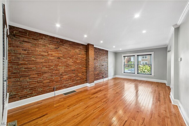 Foto del edificio - 3706 Clinton Ave