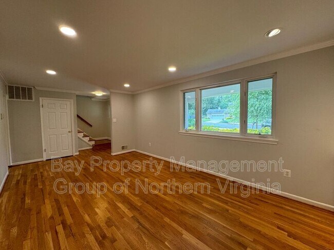 Foto del edificio - 5406 Gainsborough Dr