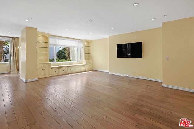 Foto del edificio - 130 N Swall Dr