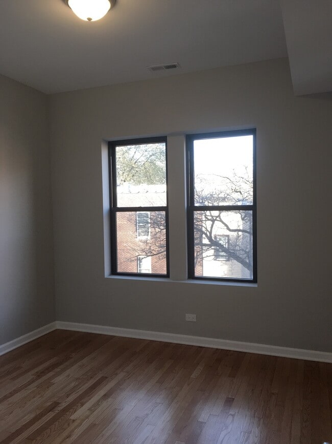 Building Photo - 3217 W Cullom Ave