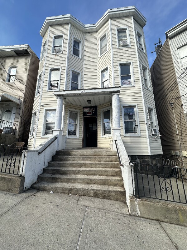 Primary Photo - 147 Beech St