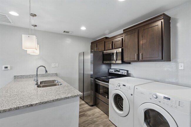 Foto del edificio - 313 E Mitchell - Unit B St