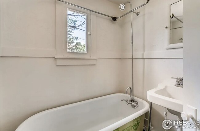 Building Photo - Charming Historic Carriage Home Steps from...