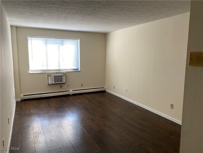 Building Photo - 17901 Lakeshore Blvd