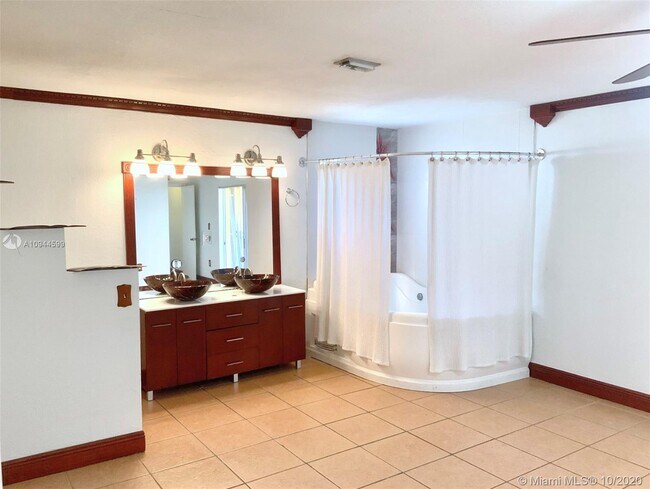 Building Photo - 17808 SW 154th Ct