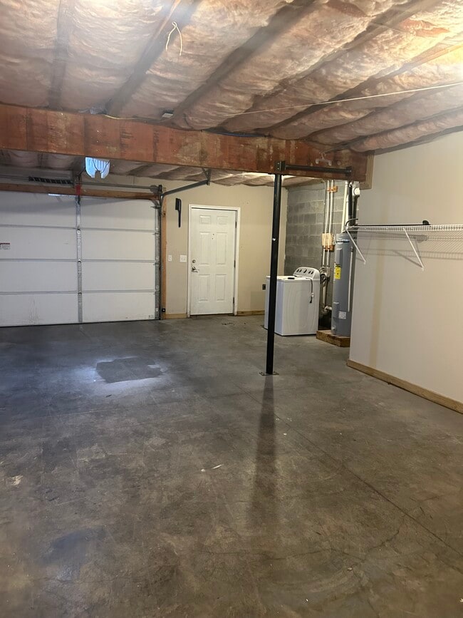 Building Photo - 2121 S Greenwood Dr