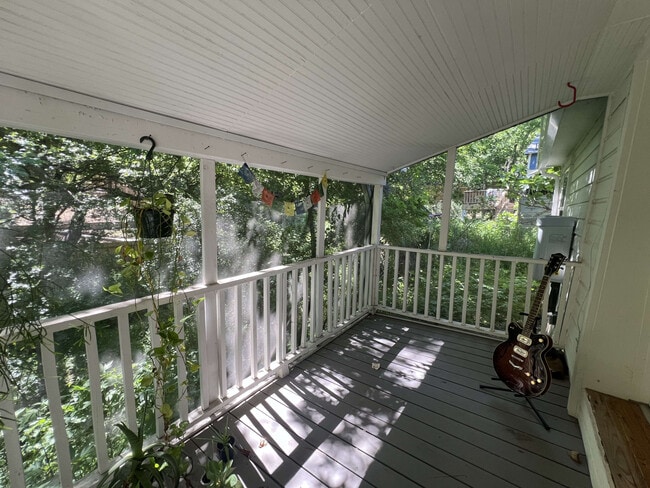 Building Photo - 1148 Lott Ave