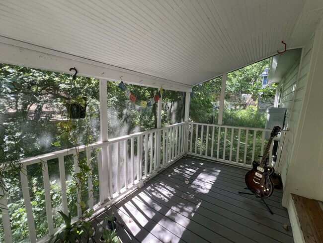 Foto del edificio - 1148 Lott Ave