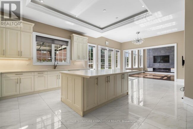 Building Photo - 376 Torrey Pines Rd