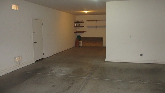 Building Photo - 4 bedroom 3.5 bath home in Mountain Gate i...