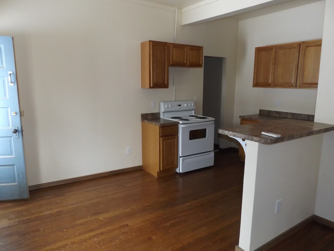 Entry, kitchen - 93 E Main St