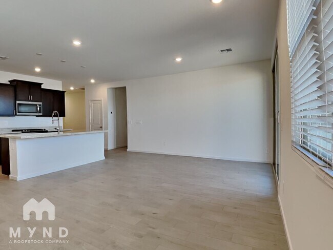 Building Photo - 16018 W Hackamore Dr