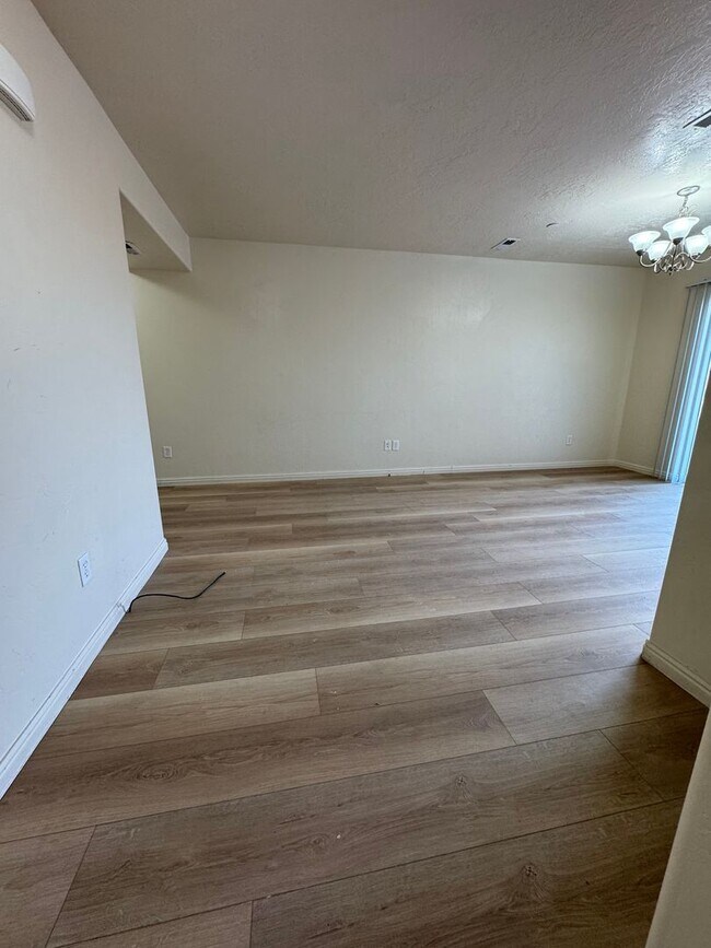 Foto del edificio - 1385 S 675 E