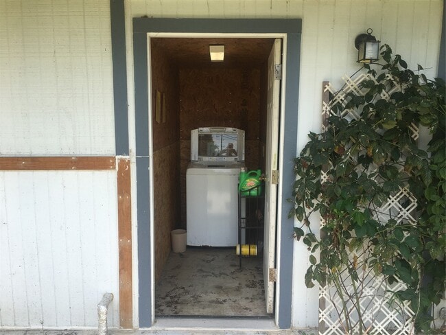 Building Photo - 3818 Hamid Blvd