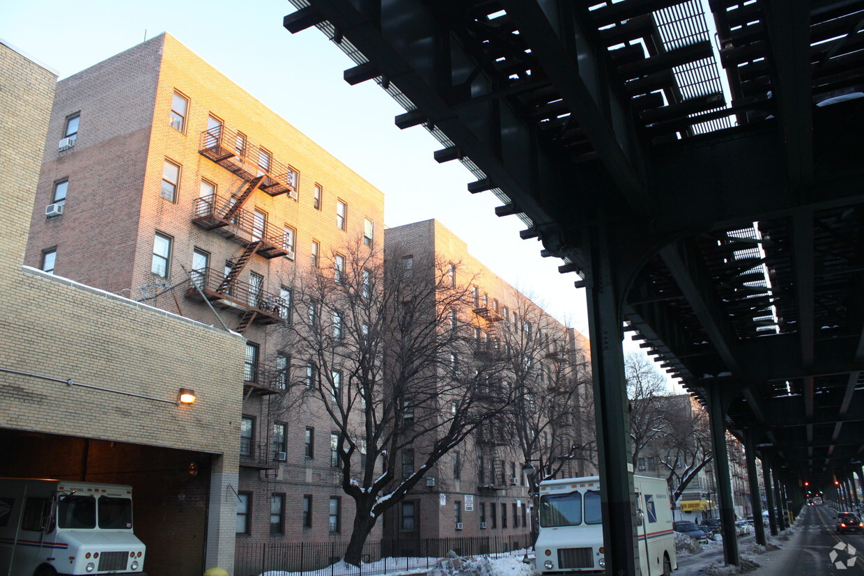 Foto del edificio - 2575 Jerome Ave