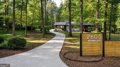 Building Photo - 2605 McKinnon Dr