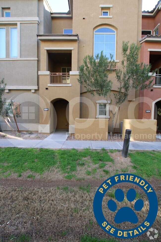 Building Photo - 240 W Juniper Ave