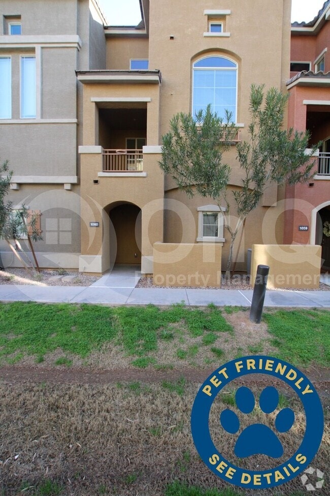 Building Photo - 240 W Juniper Ave