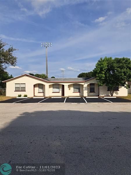 Building Photo - 980 SW 76th Ave