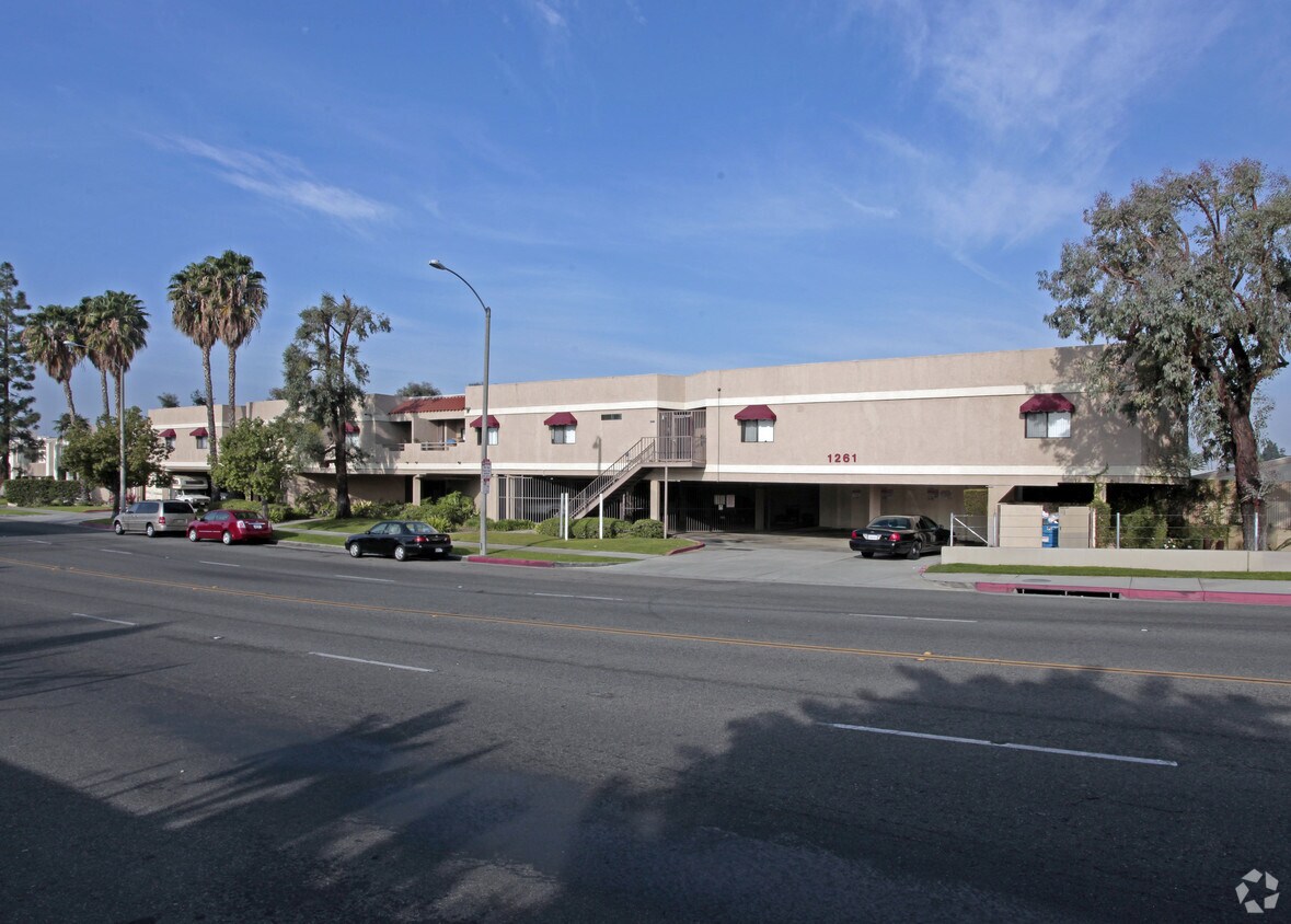 Primary Photo - The Edgewood Park Apartments