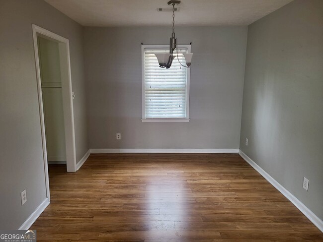 Foto del edificio - 726 Ludlow Ln SW