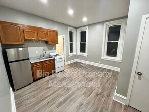 Building Photo - 13 2nd Ave