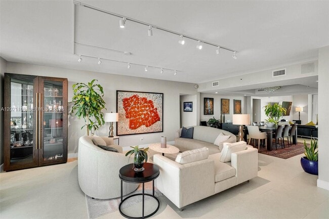 Building Photo - 1643 Brickell Ave