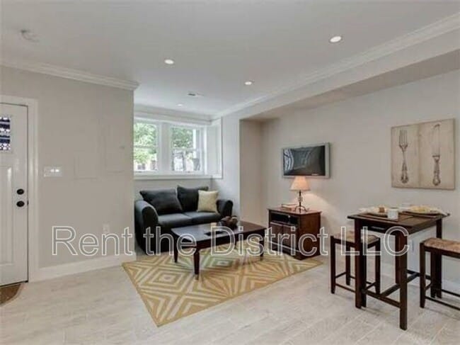 Foto del edificio - 15 Q St NW