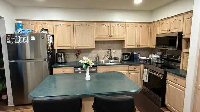 Foto del edificio - 736 Hamilton Ct