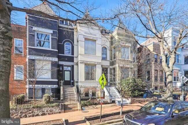 Foto del edificio - 1956 2nd St NW