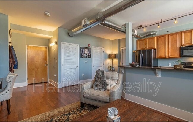 Photo - 140 E Glenwood Ave House