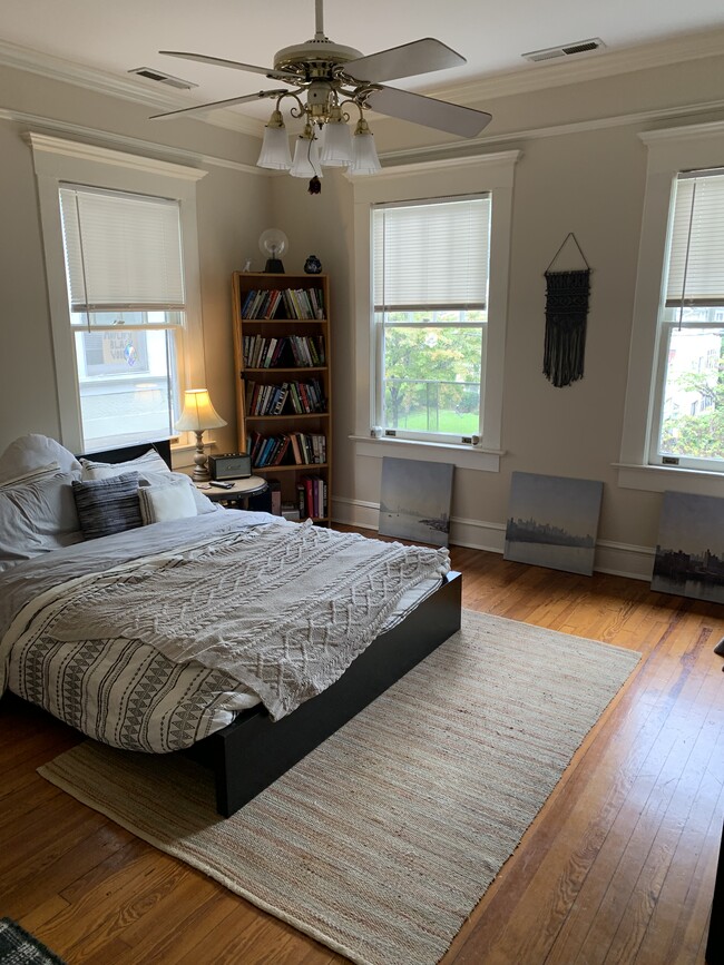 Foto del edificio - 667 Linwood Ave NE