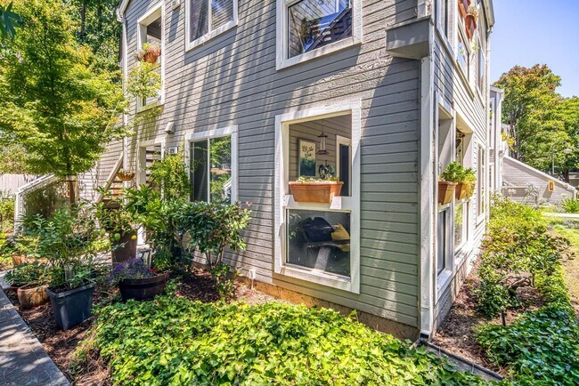 Foto del edificio - Charming 2-bedroom in Redwood Shores - $3,...