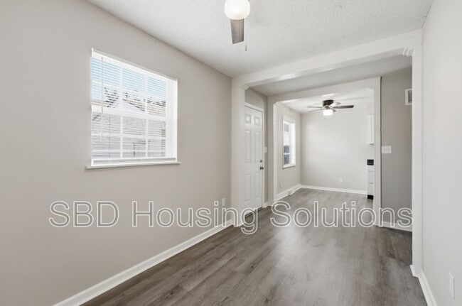 Building Photo - 6601 E 128th St