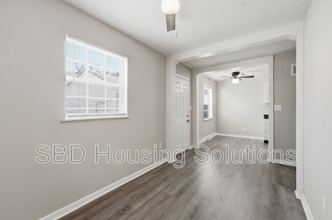 Foto del edificio - 6601 E 128th St